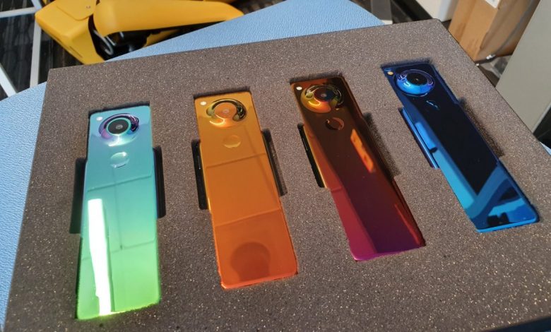 Photo of Noul telefon Essential, poate cel mai indraznet design din 2019